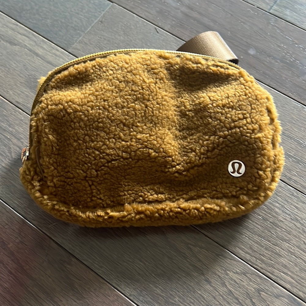 Lululemon Belt Bag! Bought three 🤦🏼‍♀️
